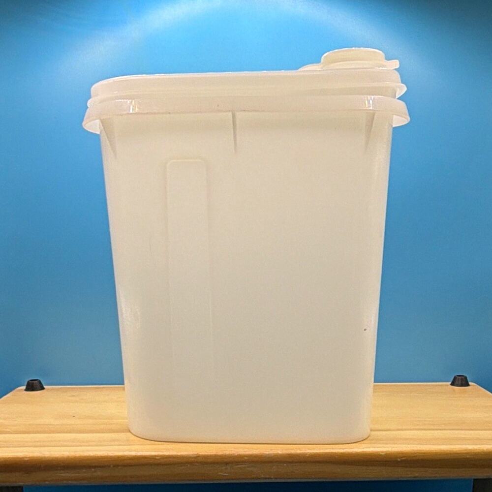 Tupperware White Plastic Rectangular Storage Container 1.9 L Snap Lid 792-1